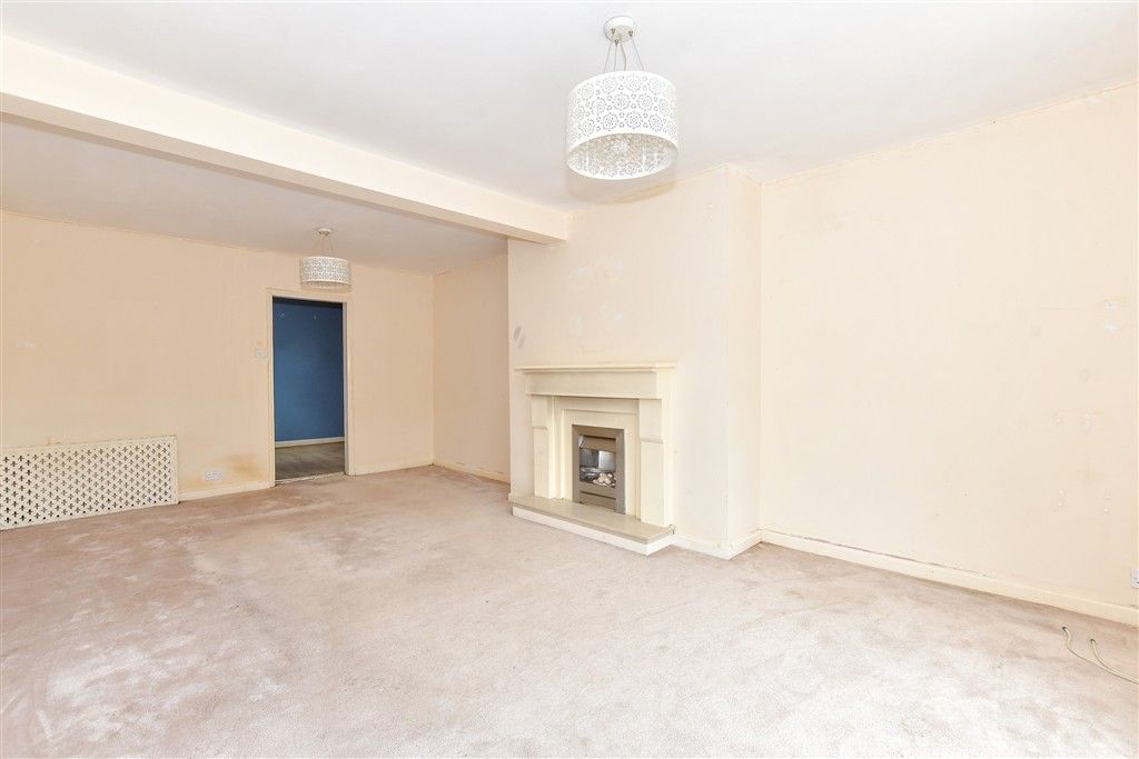 Property photo 1 of 15 Lounge