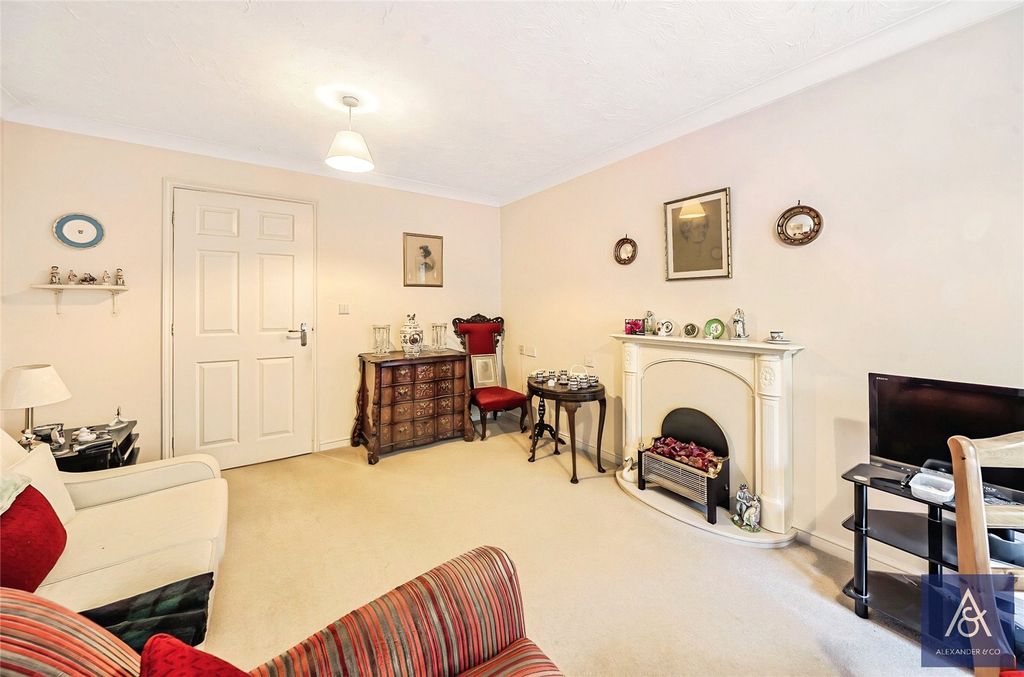 Property photo 2 of 20 Living/Dining Room