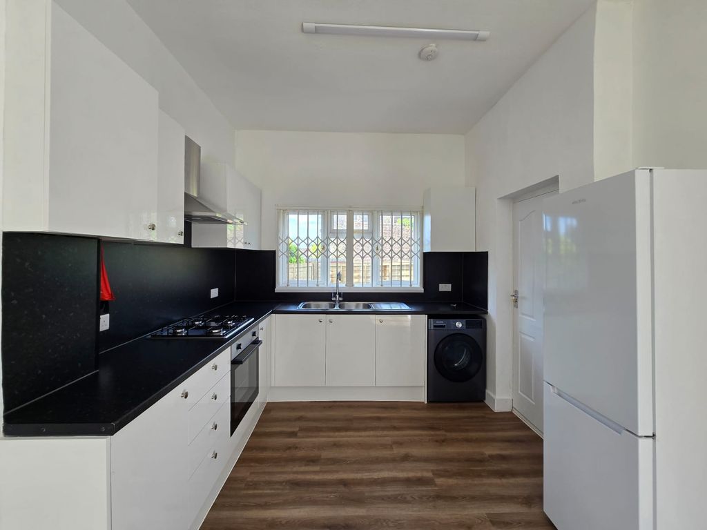 Property photo 3 of 7 Gallery