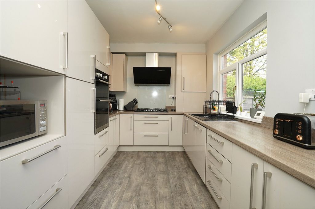 Property photo 2 of 19 Picture No. 27