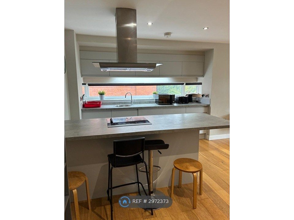 Property photo 2 of 9 Kitchen Bar