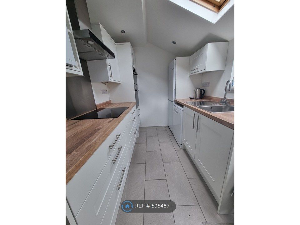 Property photo 2 of 14 Kitchen