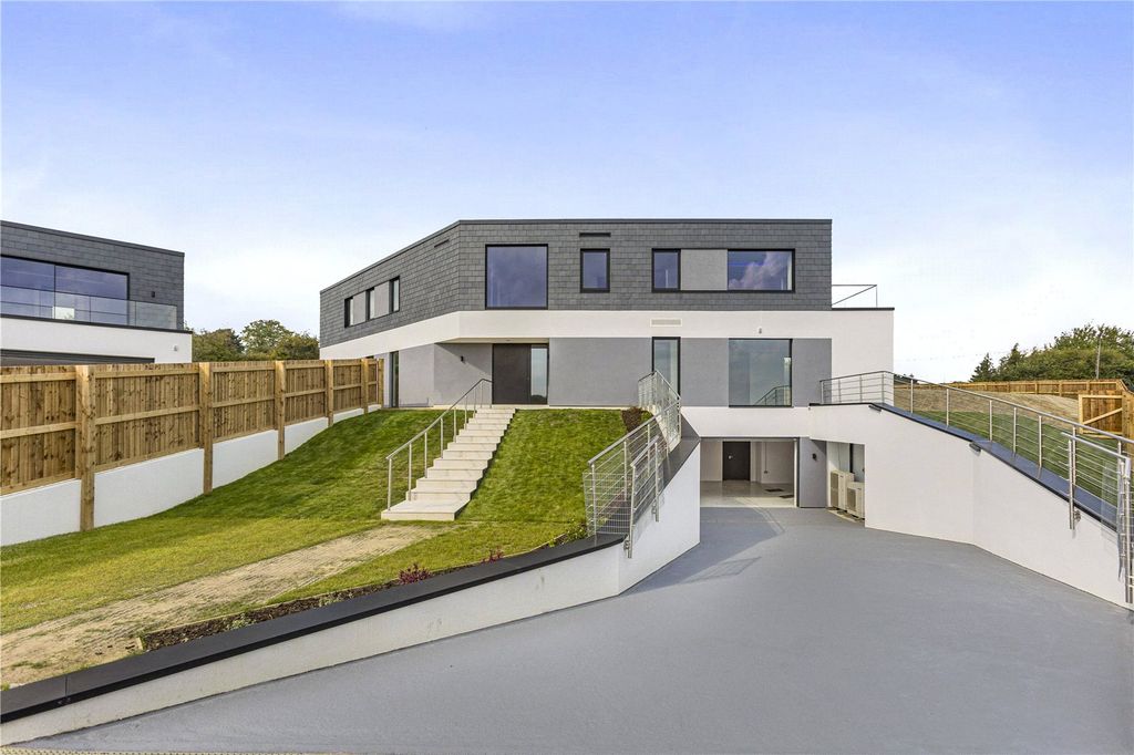 Property photo 1 of 49 Picture No. 28