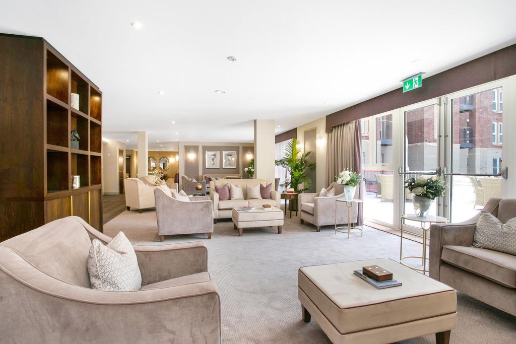 Property photo 1 of 19 Communal Lounge