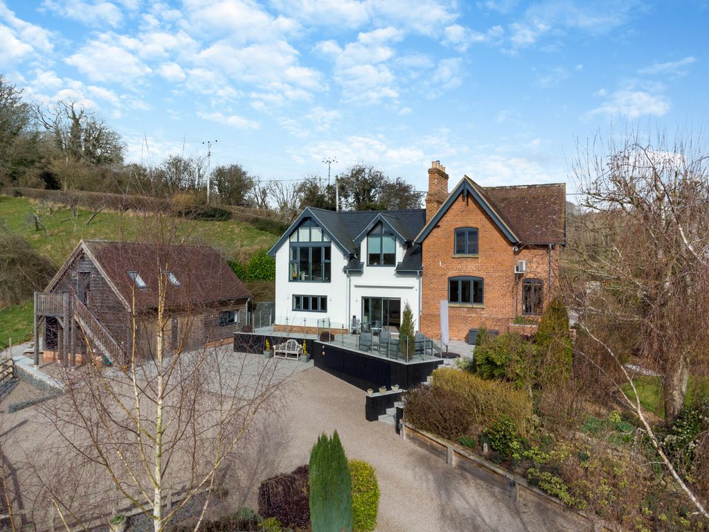 Property photo 2 of 33