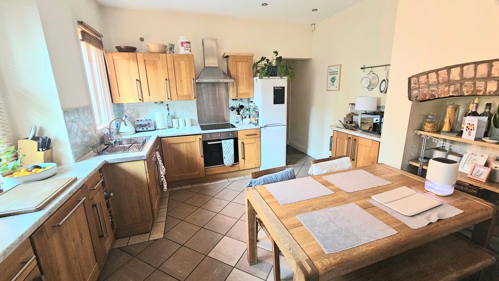 Property photo 3 of 9