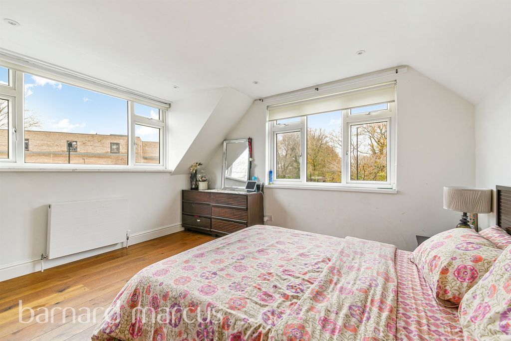 Additional image 8 of 5 bed bungalow for saleDeepdene Avenue, Croydon CR0