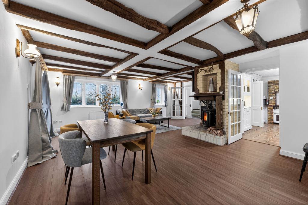 Property photo 3 of 20