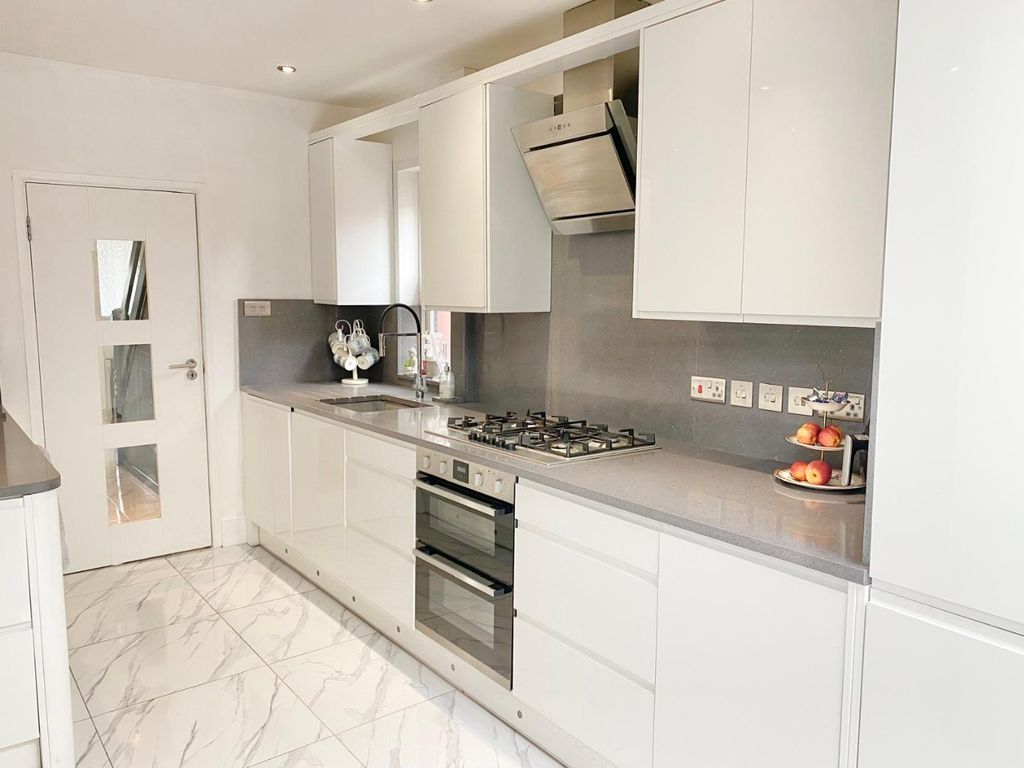 Property photo 2 of 18 4932444