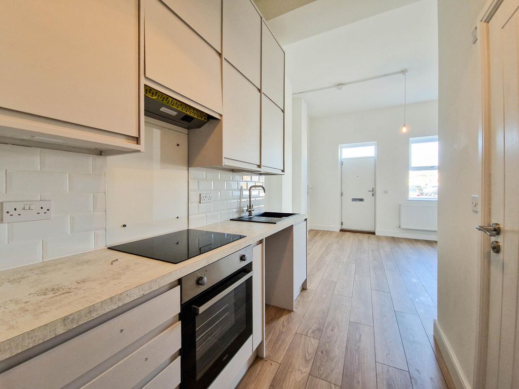 Property photo 2 of 10 Kitchen
