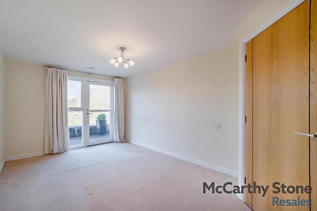 Property photo 3 of 17 Living Room