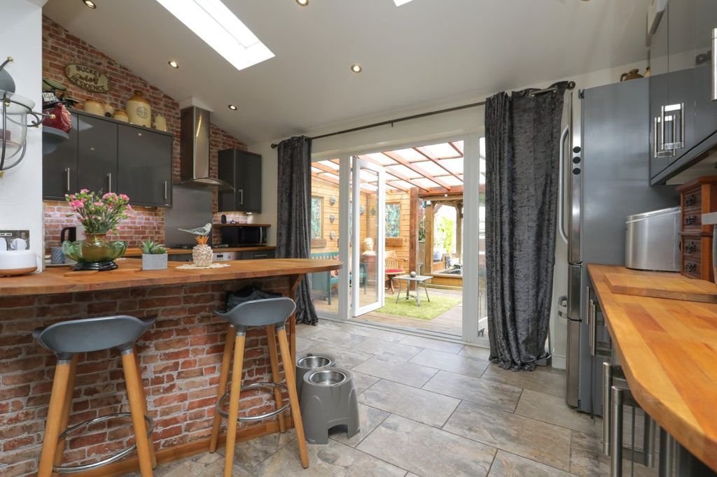 Property photo 2 of 15 Picture 2