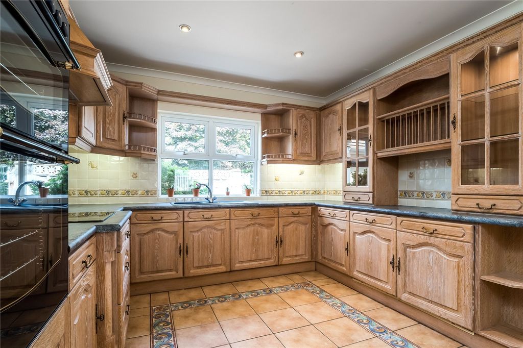 Property photo 2 of 12 Kitchen