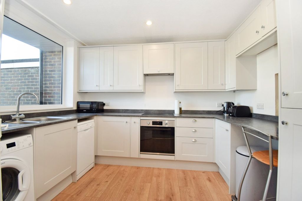 Property photo 3 of 14 Kitchen