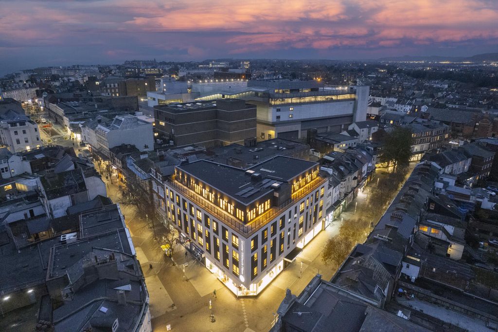 Property photo 1 of 8 Exterior