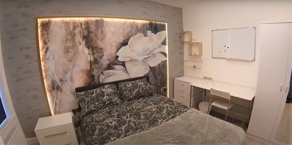 Property photo 3 of 14 A Spacious And Well-Maintained Master Bedroom Feat...