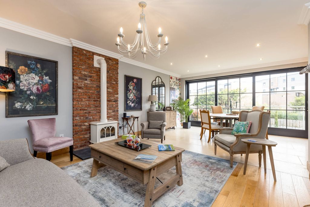 Property photo 1 of 40