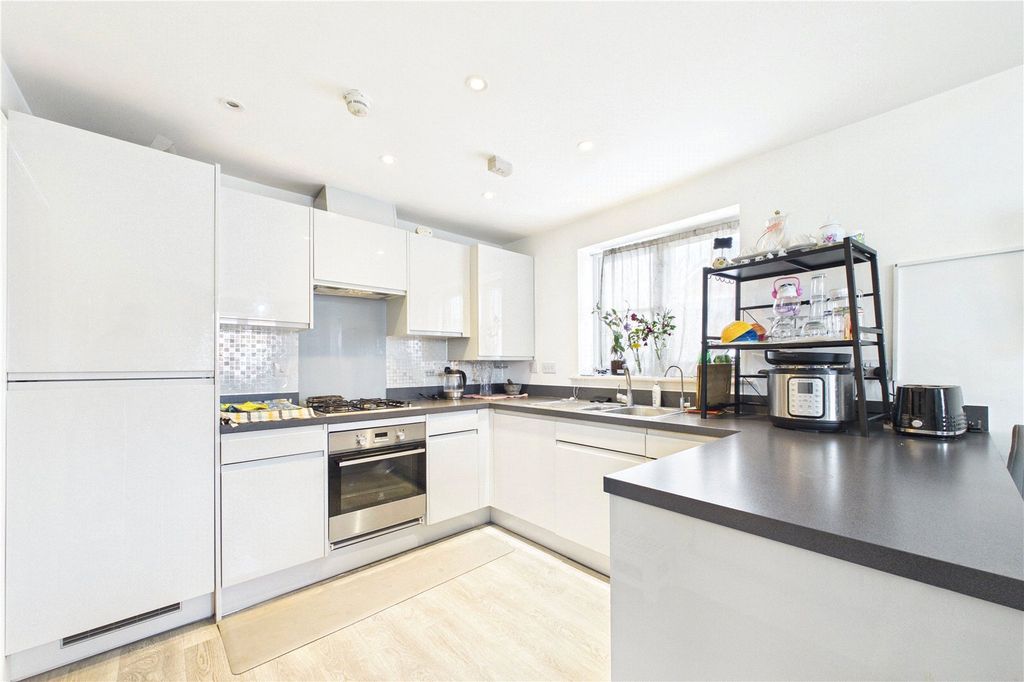 Property photo 2 of 16 Picture No. 14