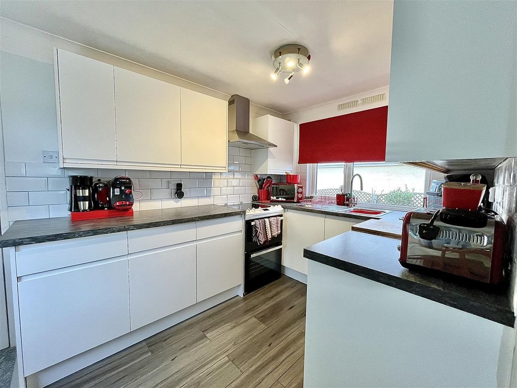 Property photo 2 of 23