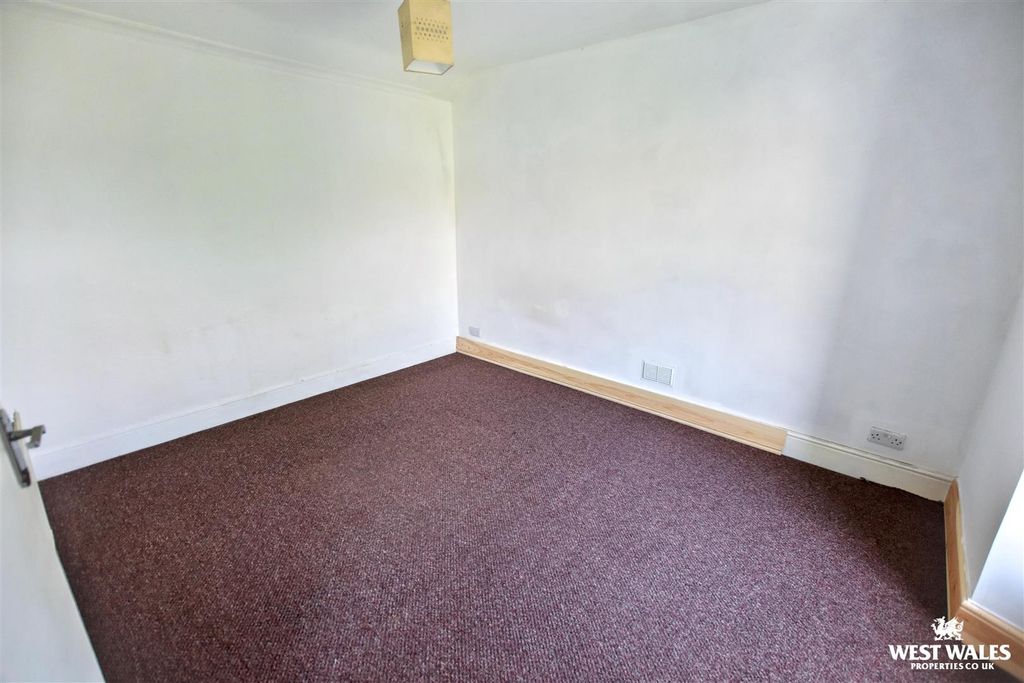 Additional image 8 of 2 bed flat for saleLower Hill Street, Hakin, Milford Haven SA73