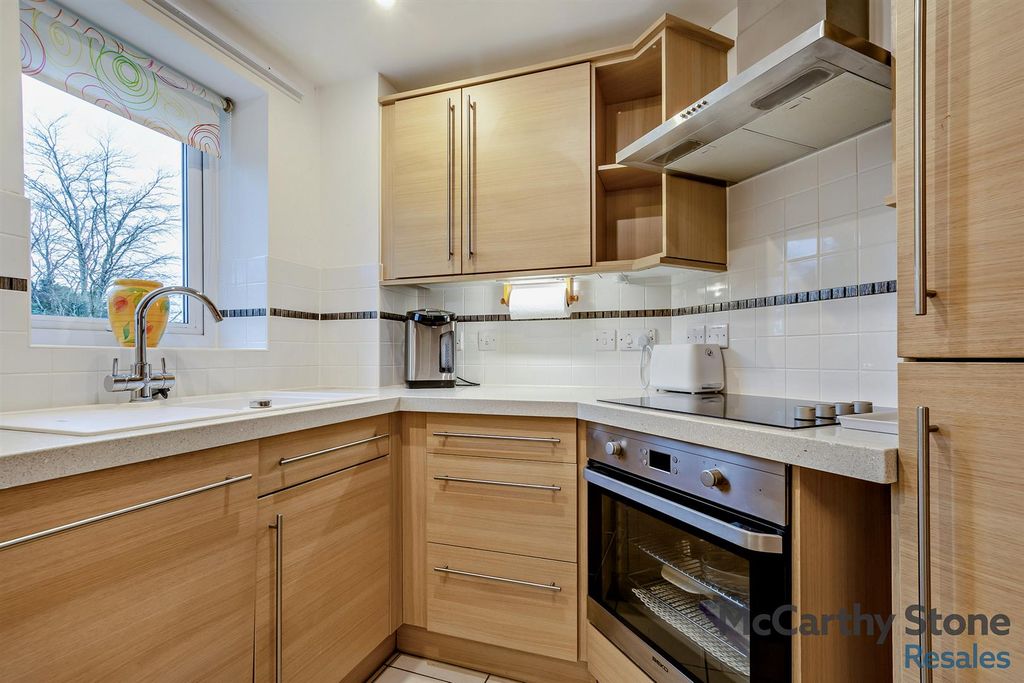 Property photo 3 of 22 8672487-Interior01-800.Jpg