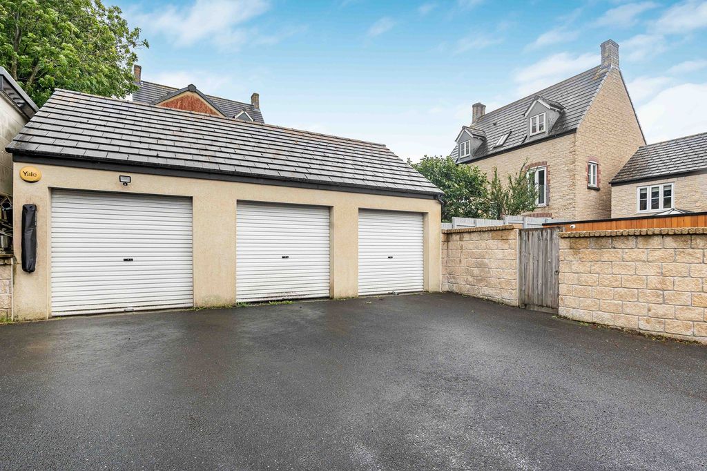 Property photo 2 of 26