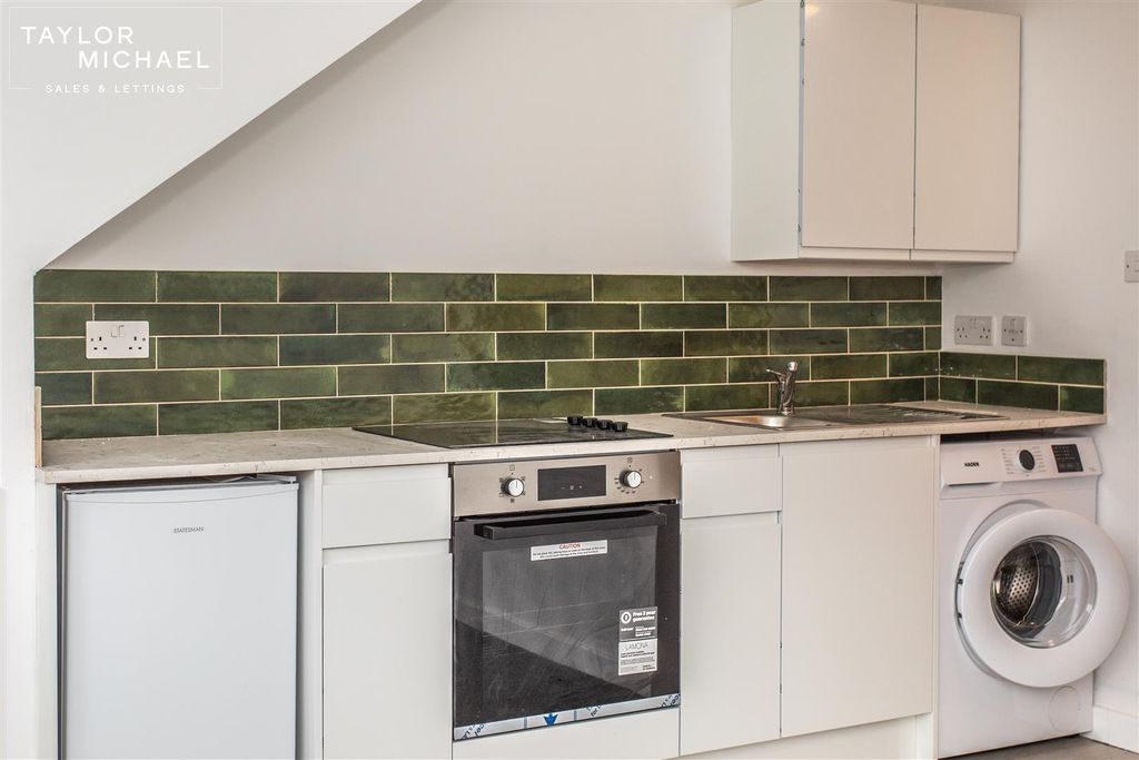Property photo 3 of 13 Kitchen / Living Room