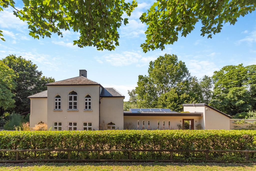 Property photo 3 of 70 8605532-Exterior45v2