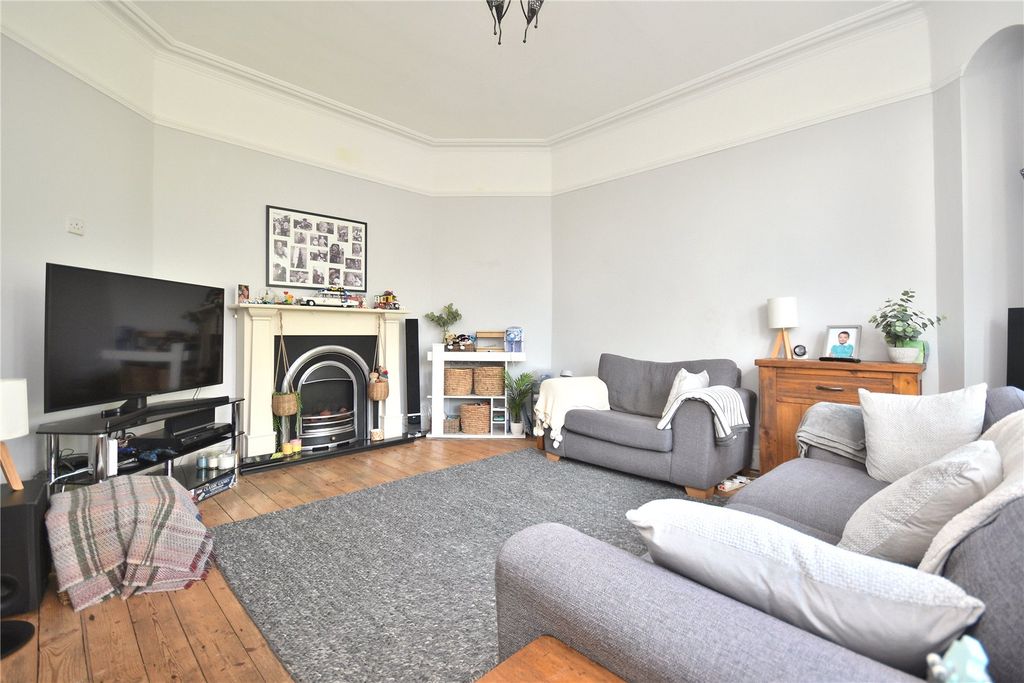 Property photo 2 of 27 Picture No. 30