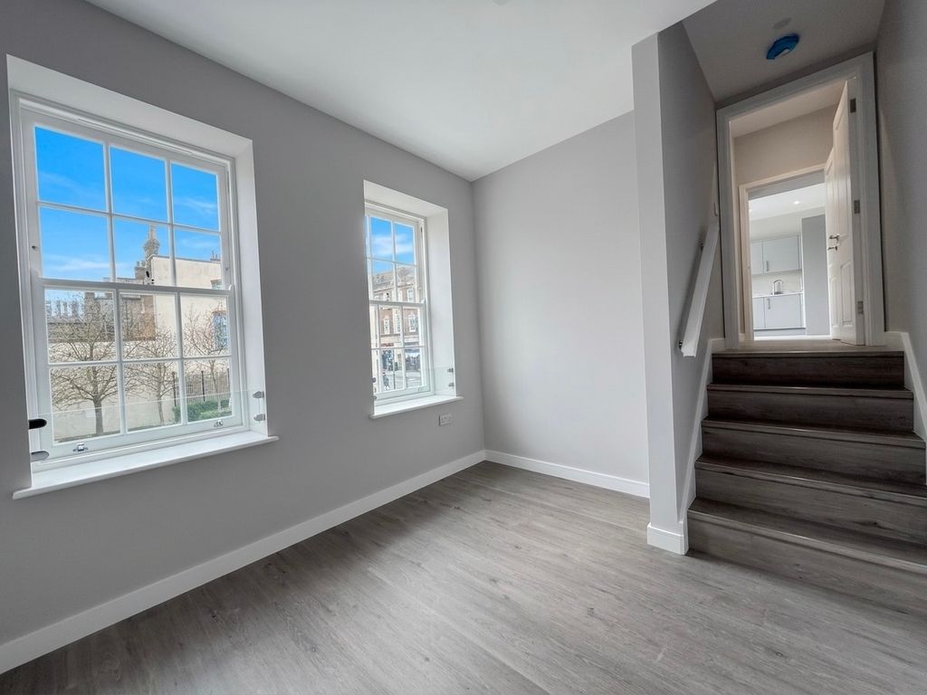 Property photo 3 of 5 Balcony