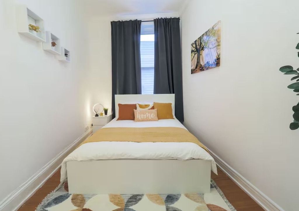 Property photo 3 of 6 Bedroom