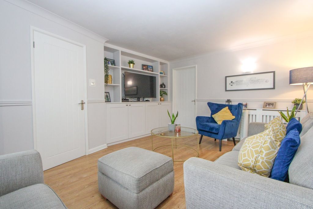 Property photo 3 of 27