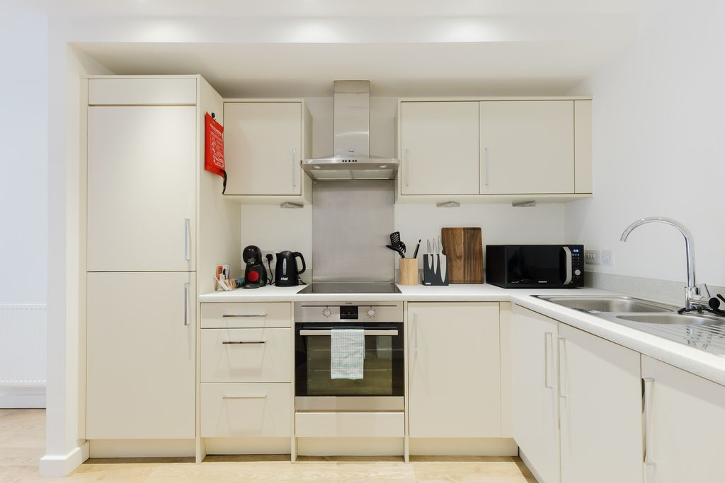 Property photo 2 of 23