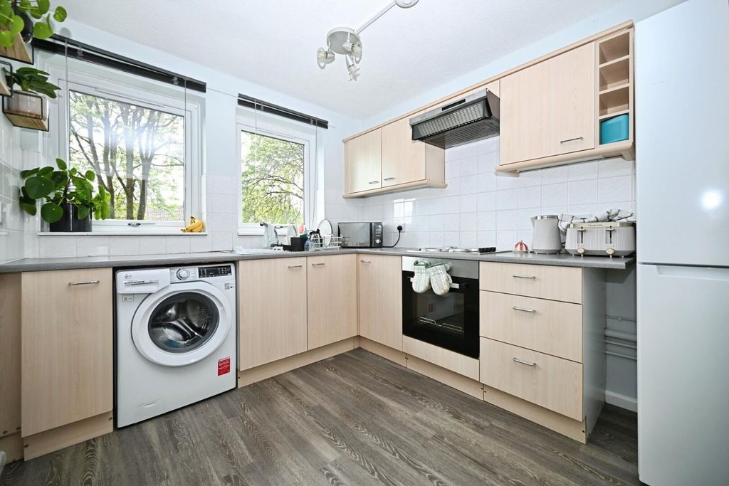 Property photo 3 of 6 Kitchen