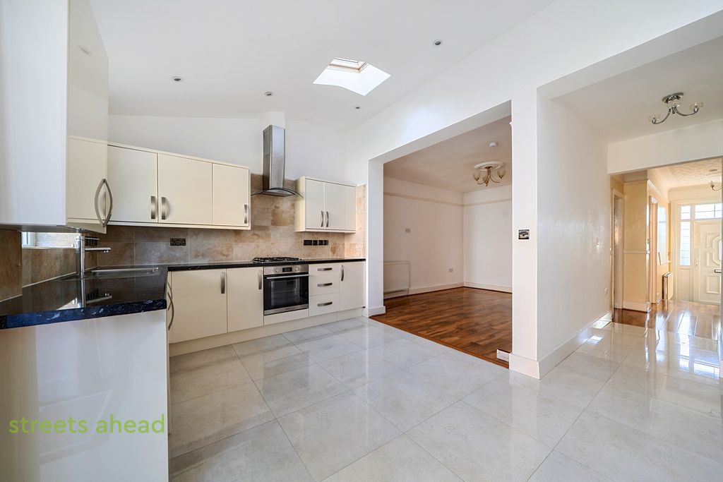 Property photo 1 of 25 F294517A-Edbd-4B8...