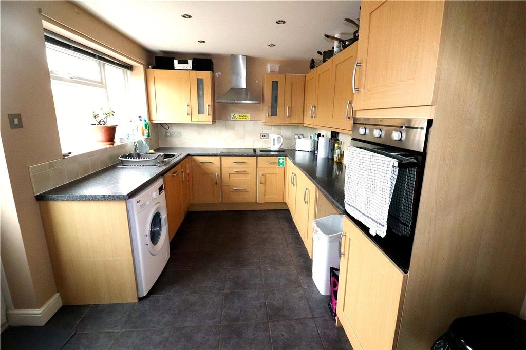 Property photo 2 of 9 Picture No. 21