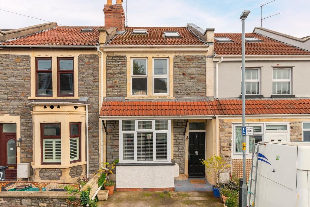 Property photo 2 of 46 0W1Sse - External B.Jpg