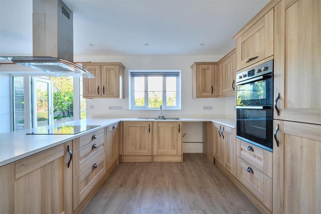 Property photo 3 of 15 Kitchen