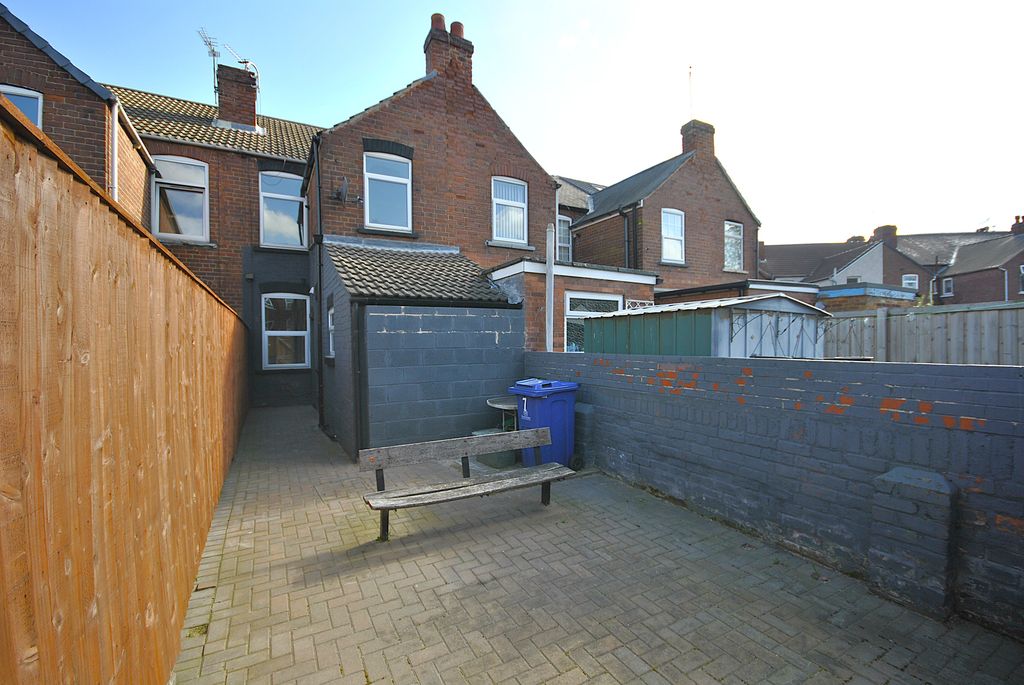 Property photo 2 of 20