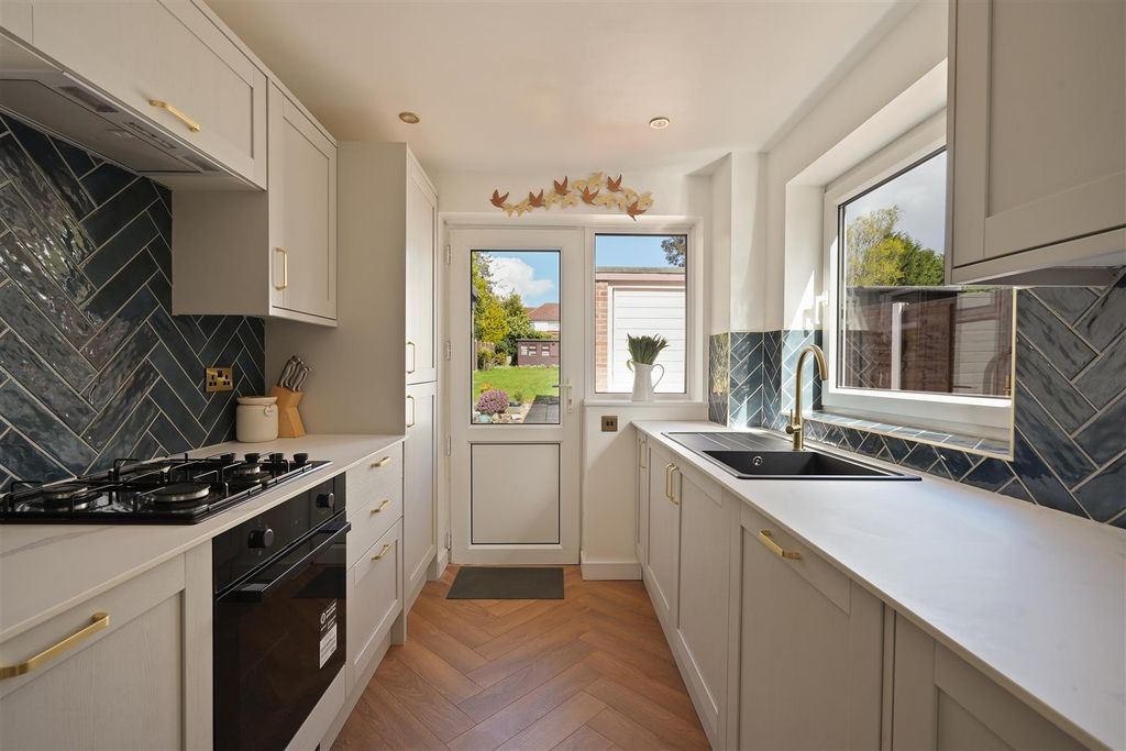 Property photo 2 of 31 Kitchen