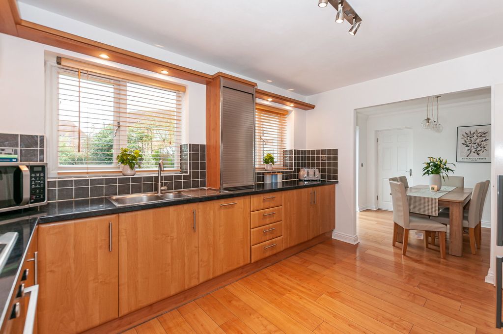 Property photo 3 of 26