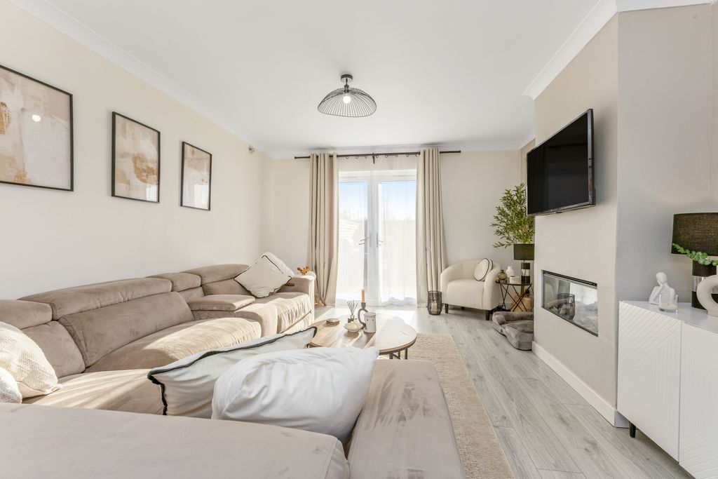 Property photo 2 of 19 Property Image 2