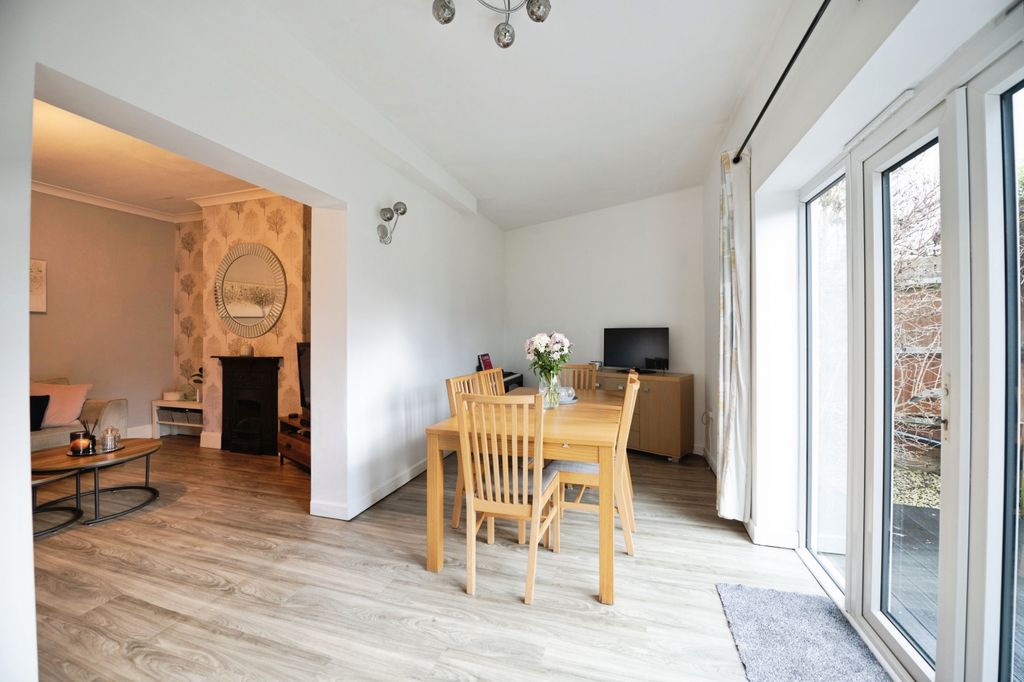 Property photo 2 of 17 1