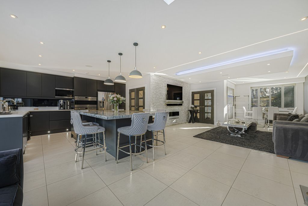 Property photo 2 of 44