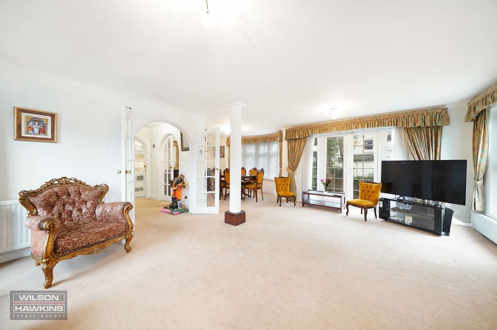 Property photo 1 of 18