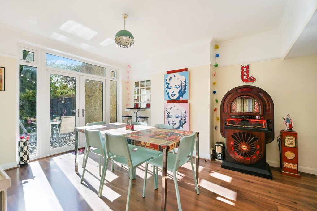 Property photo 3 of 17 Chadacre Road,  (10).Jpg