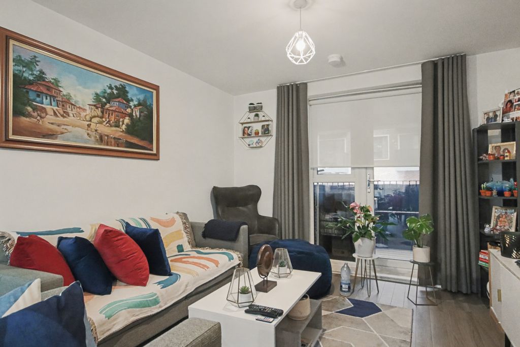 Property photo 3 of 9 49 Suffield Lodge, Suffield Hill, High Wycombe, Buckinghamshire, Hp11 2Fr