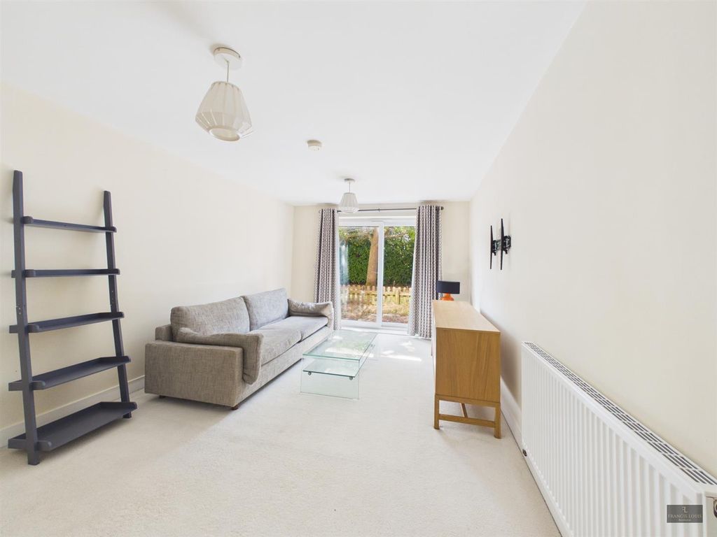 Property photo 2 of 9 Cam02887G0-Pr0712-Still008.Jpg