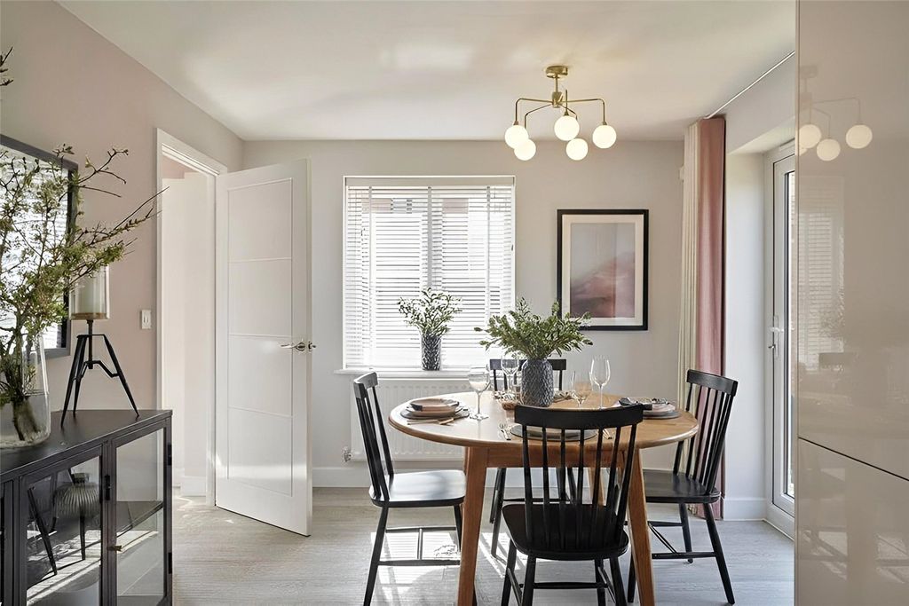 Property photo 3 of 9 Dining Area