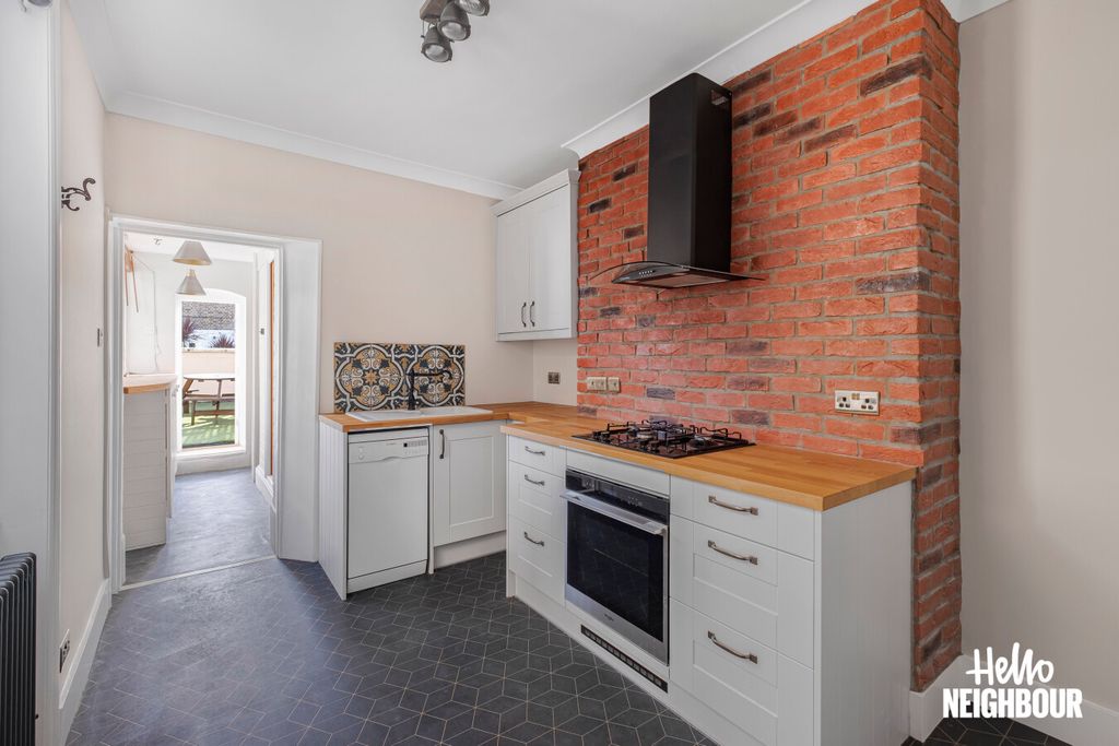 Property photo 3 of 21 Photo 2